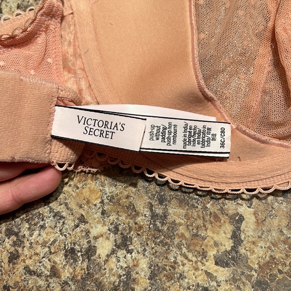 Woman’s bra - Picture 3 of 3